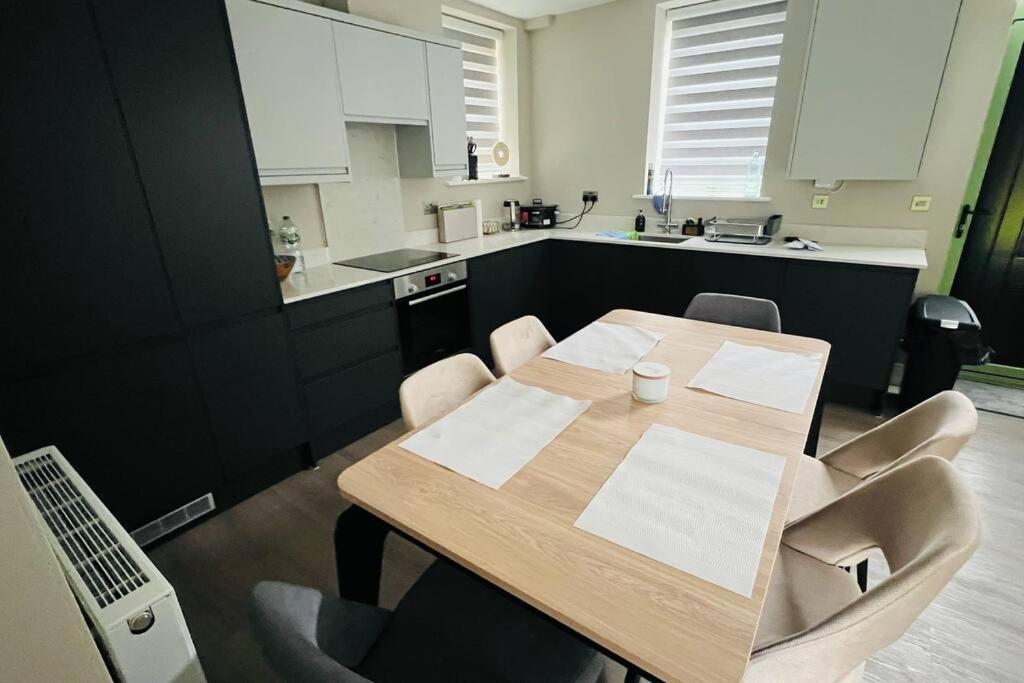 A House Designed For You… Едмонтон Екстер'єр фото