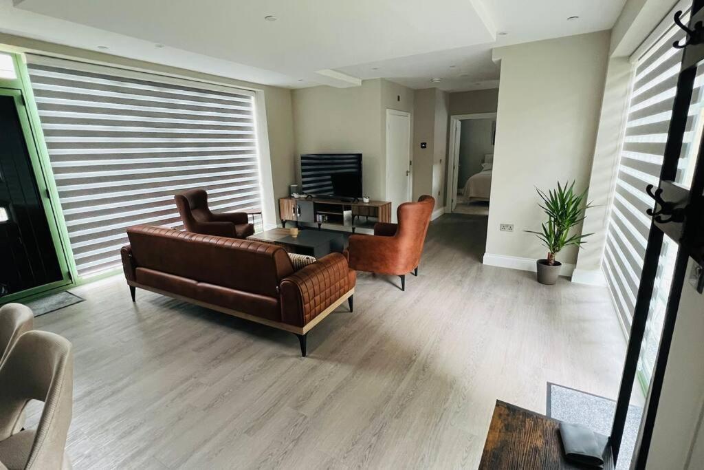 A House Designed For You… Едмонтон Екстер'єр фото